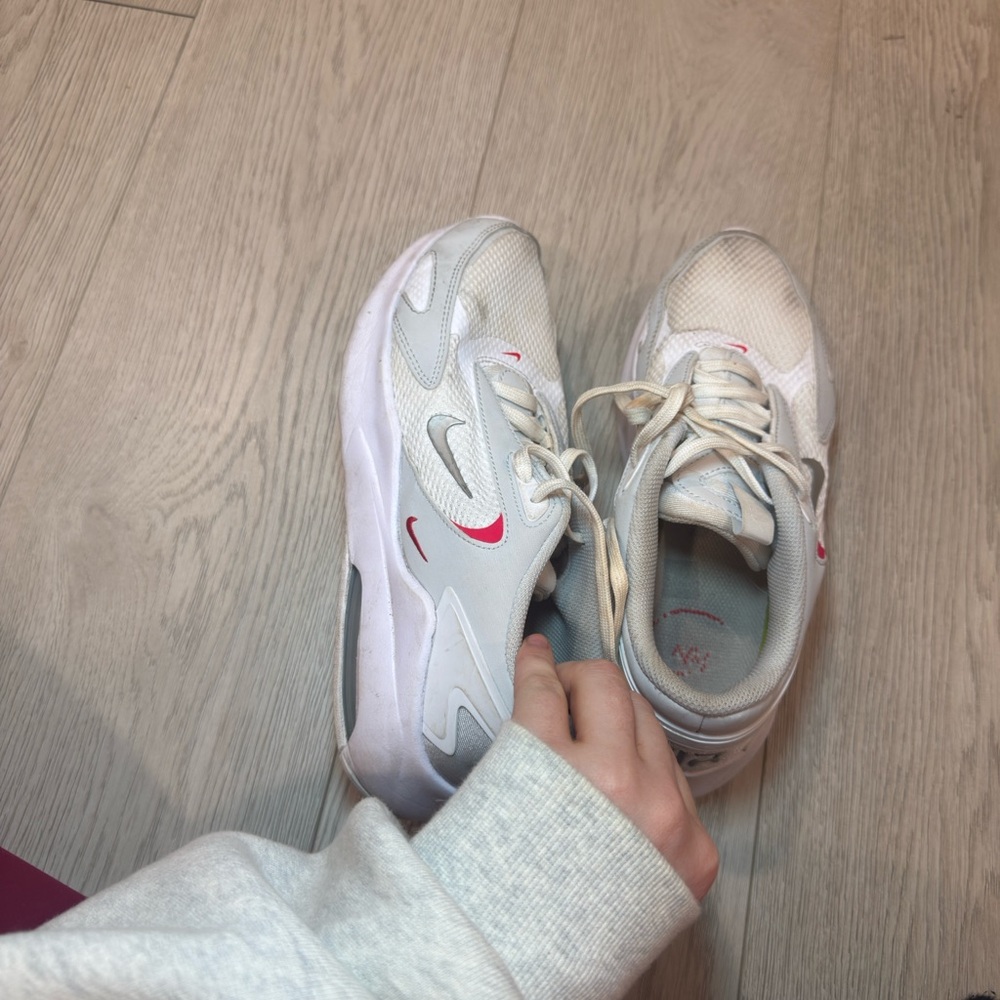 NIKE sneakers 8.5 - Picture 4 of 7